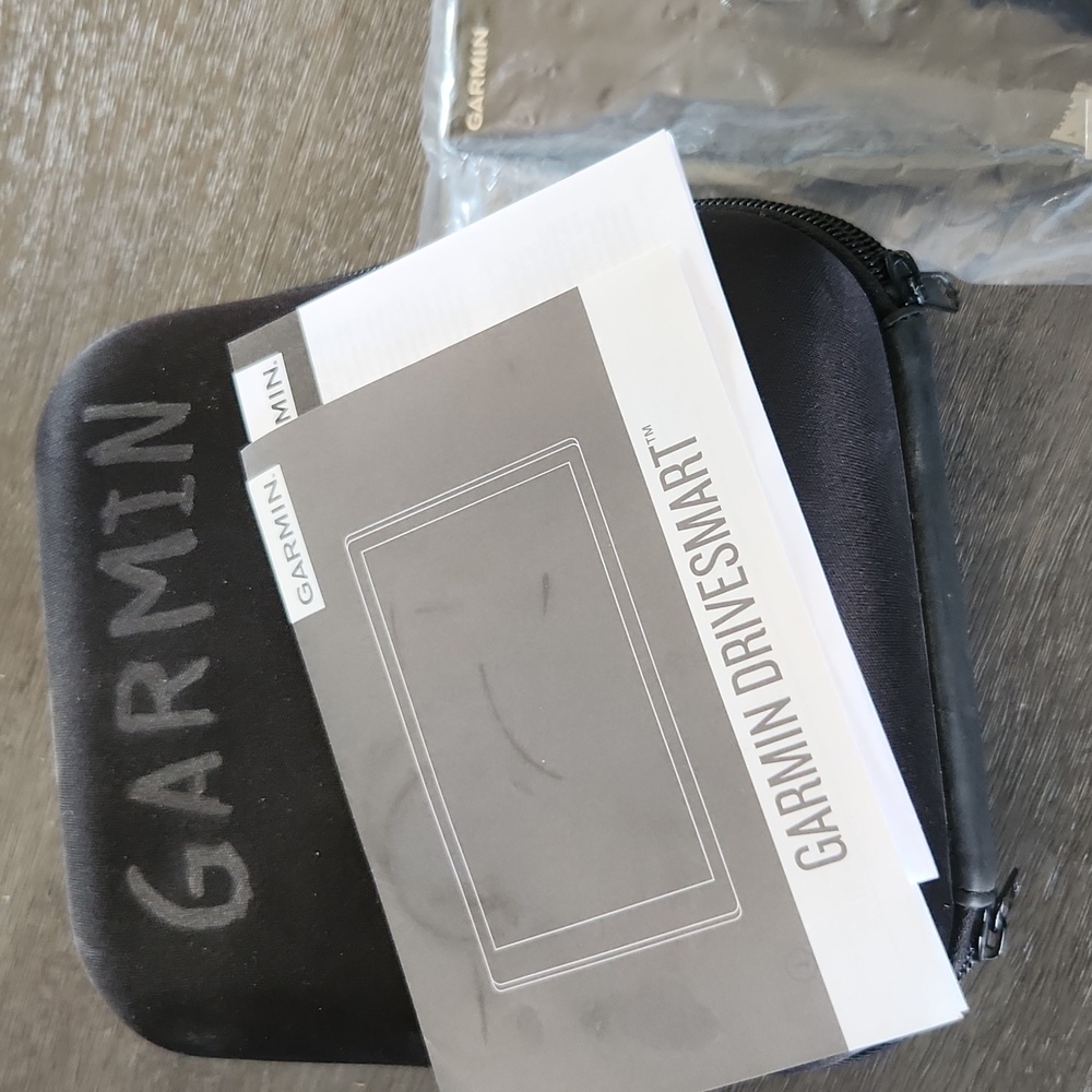 Garmin Drive Smart 65 GPS Navigator with Accessories - Picture 3 of 5